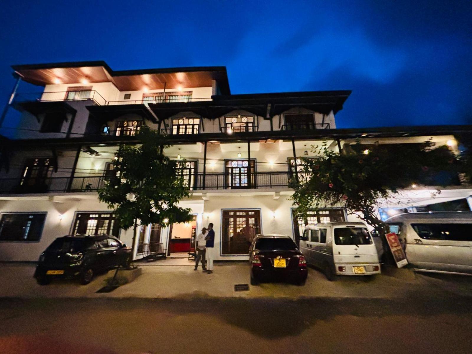 Shadow Inn Ella Ngoại thất bức ảnh