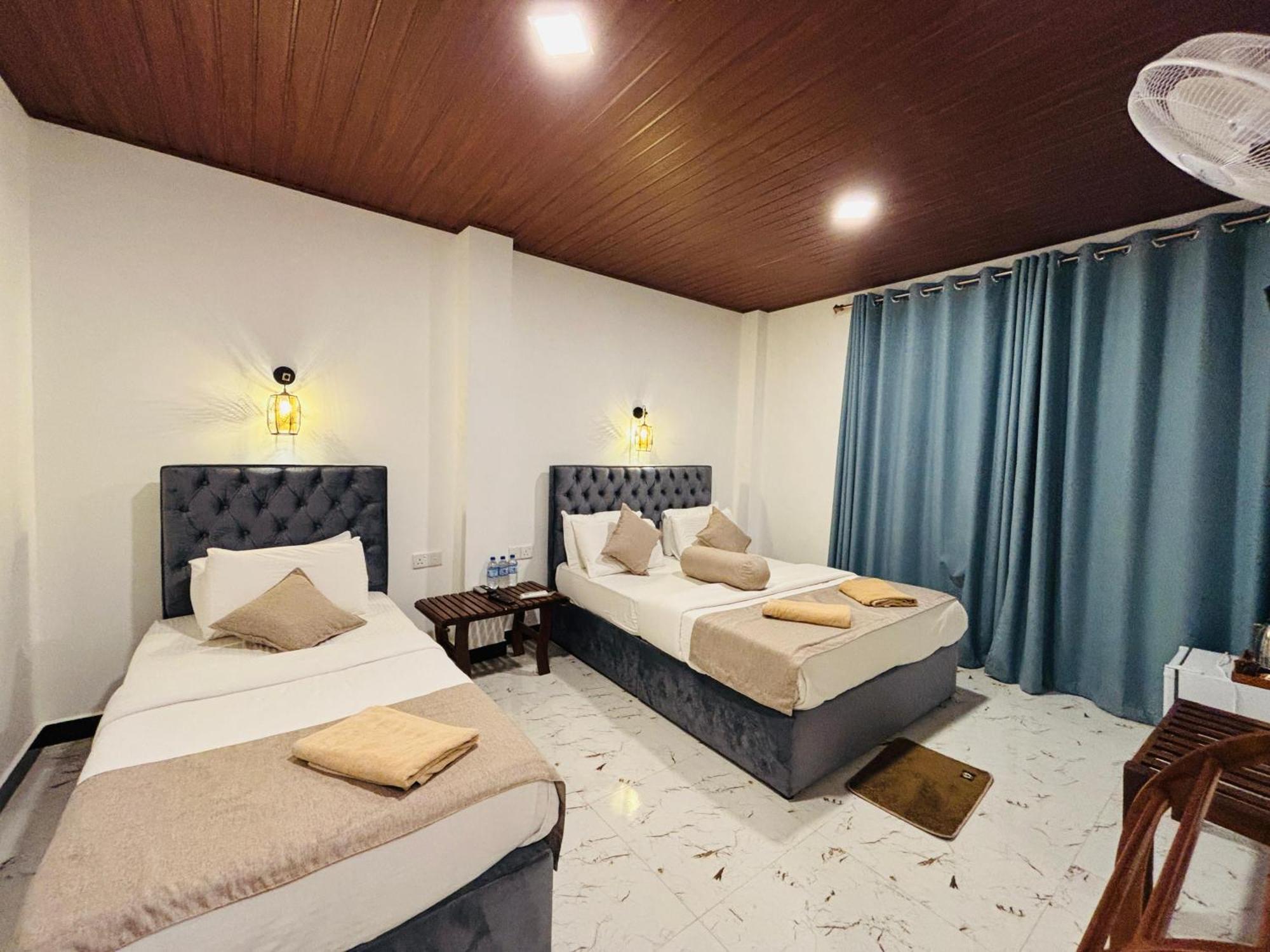 Shadow Inn Ella Ngoại thất bức ảnh
