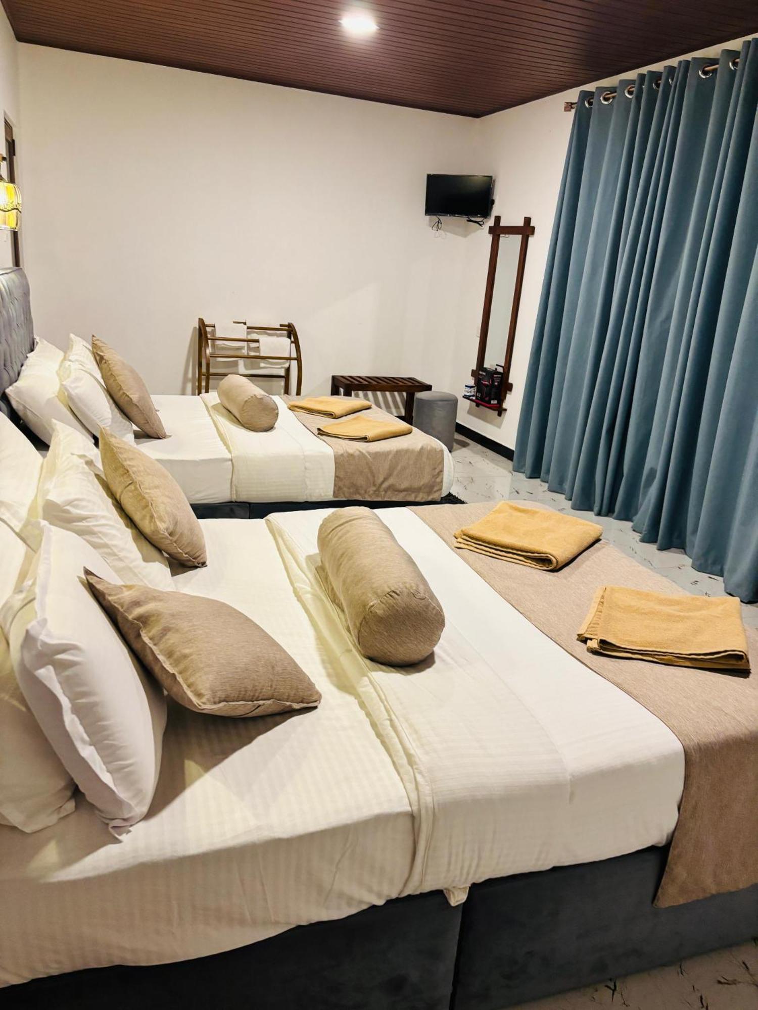 Shadow Inn Ella Ngoại thất bức ảnh