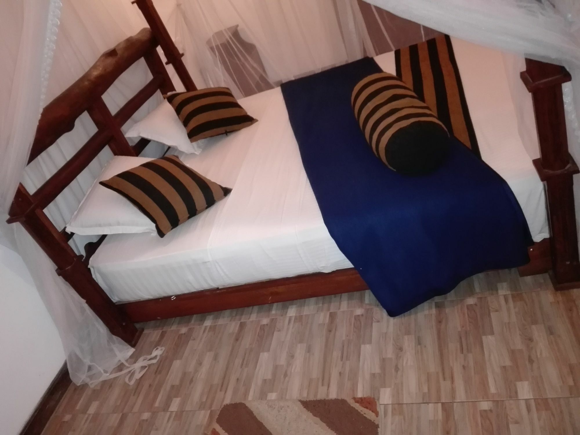 Shadow Inn Ella Ngoại thất bức ảnh