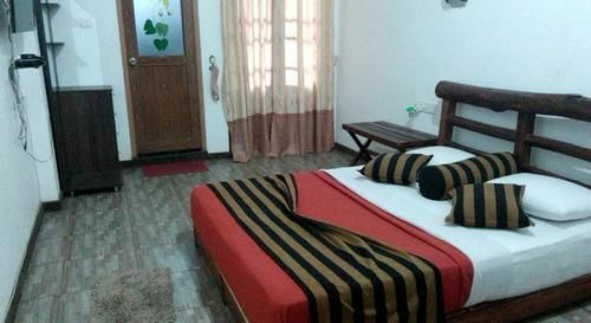 Shadow Inn Ella Ngoại thất bức ảnh